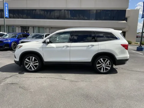 More photos of 2018 Honda Pilot Touring at Jay Wolfe Acura, MO