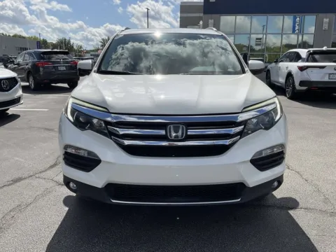 Photos of 2018 Honda Pilot Touring for sale in Kansas City, MO at Jay Wolfe Acura