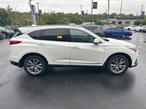 More photos of 2020 Acura RDX w/Technology Pkg at Jay Wolfe Acura, MO