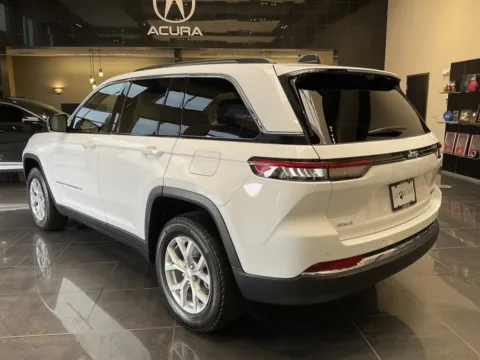 More photos of 2023 Jeep Grand Cherokee Limited at Jay Wolfe Acura, MO