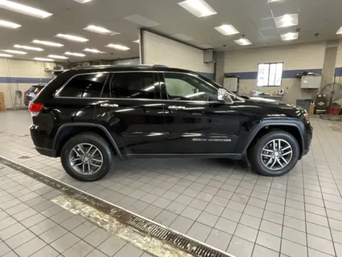 More photos of 2017 Jeep Grand Cherokee Limited at Jay Wolfe Acura, MO