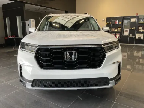 Photos of 2025 Honda Pilot Touring for sale in Kansas City, MO at Jay Wolfe Acura