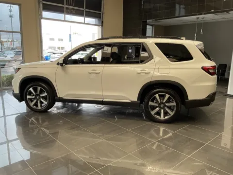 More photos of 2025 Honda Pilot Touring at Jay Wolfe Acura, MO