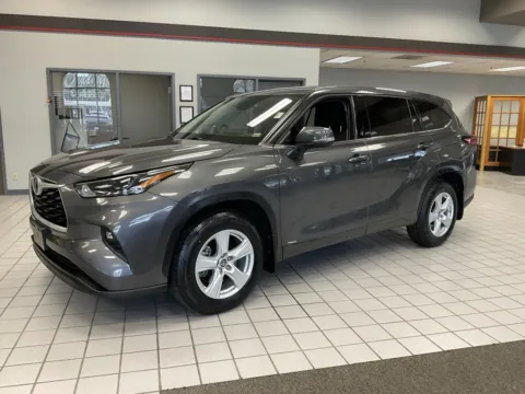 Another view of 2022 Toyota Highlander Hybrid LE for sale in Kansas City, MO at Jay Wolfe Auto Outlet