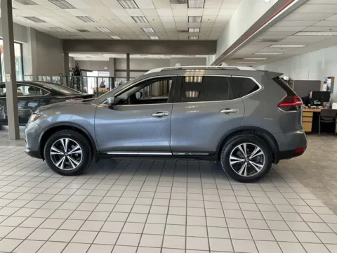 More photos of 2018 Nissan Rogue SL at Jay Wolfe Auto Outlet, MO