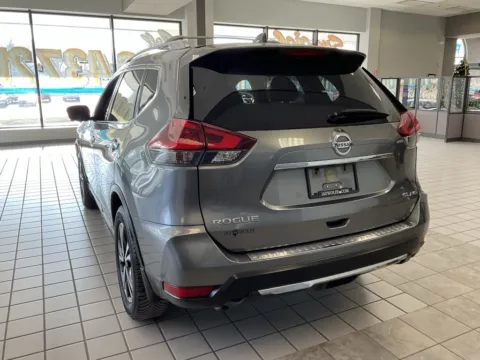 More photos of 2018 Nissan Rogue SL at Jay Wolfe Auto Outlet, MO