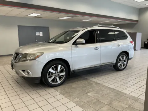 Another view of 2013 Nissan Pathfinder Platinum for sale in Kansas City, MO at Jay Wolfe Auto Outlet