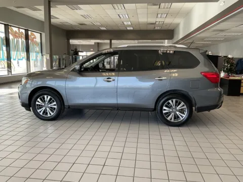 More photos of 2018 Nissan Pathfinder SV at Jay Wolfe Auto Outlet, MO