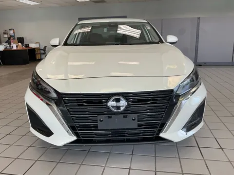 Photos of 2023 Nissan Altima 2.5 SV for sale in Kansas City, MO at Jay Wolfe Auto Outlet