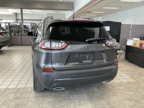 More photos of 2021 Jeep Cherokee Latitude Lux at Jay Wolfe Auto Outlet, MO