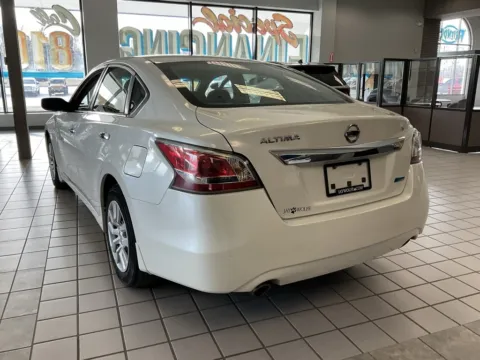More photos of 2014 Nissan Altima 2.5 S at Jay Wolfe Auto Outlet, MO