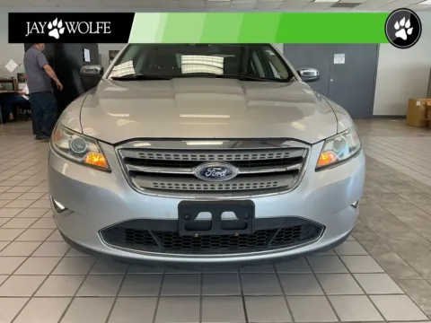Silver 2010 Ford Taurus Limited for sale in Kansas City, MO