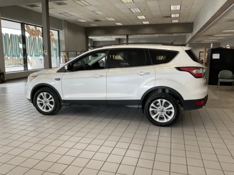 More photos of 2018 Ford Escape SEL at Jay Wolfe Auto Outlet, MO