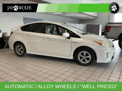 White 2015 Toyota Prius Two for sale in Kansas City, MO