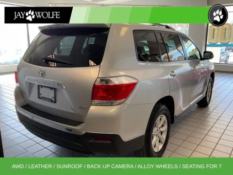 More photos of 2011 Toyota Highlander SE at Jay Wolfe Auto Outlet, MO