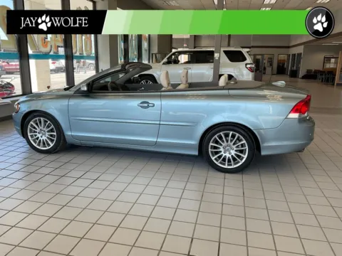 More photos of 2008 Volvo C70 T5 at Jay Wolfe Auto Outlet, MO