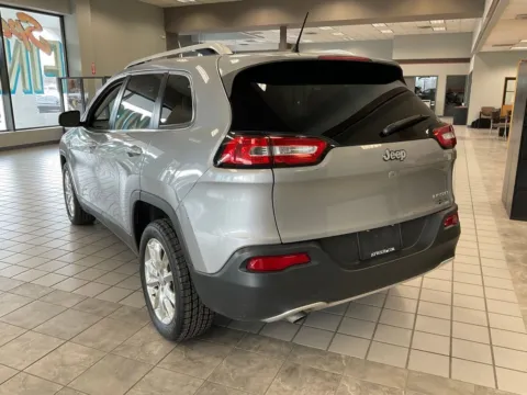 More photos of 2015 Jeep Cherokee Limited at Jay Wolfe Auto Outlet, MO