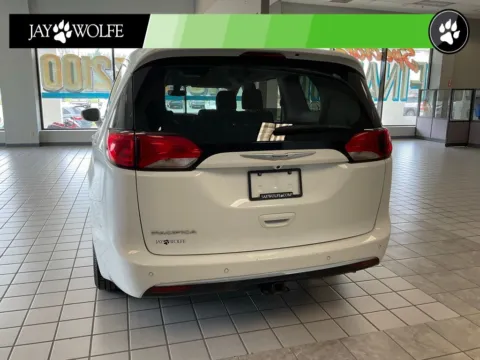 More photos of 2020 Chrysler Pacifica Touring at Jay Wolfe Auto Outlet, MO