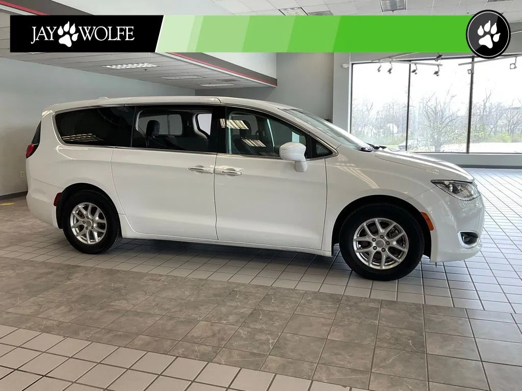 2020 Chrysler Pacifica Touring for sale in Kansas City, MO