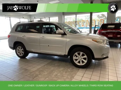 Silver 2011 Toyota Highlander SE for sale in Kansas City, MO