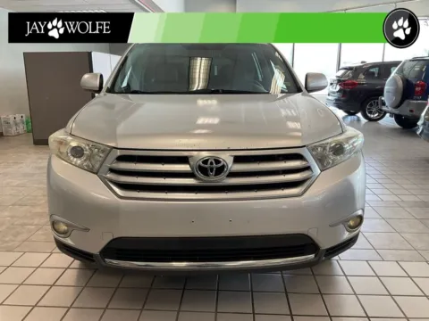 Photos of 2011 Toyota Highlander SE for sale in Kansas City, MO at Jay Wolfe Auto Outlet