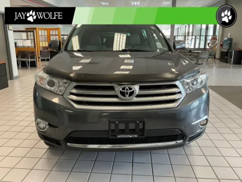 Photos of 2011 Toyota Highlander Limited for sale in Kansas City, MO at Jay Wolfe Auto Outlet