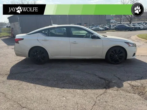 More photos of 2019 Nissan Altima 2.5 SR at Jay Wolfe Auto Outlet, MO