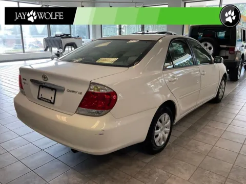 More photos of 2006 Toyota Camry at Jay Wolfe Auto Outlet, MO