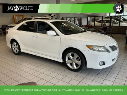 White 2011 Toyota Camry SE for sale in Kansas City, MO