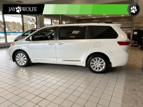 More photos of 2016 Toyota Sienna XLE Premium at Jay Wolfe Auto Outlet, MO