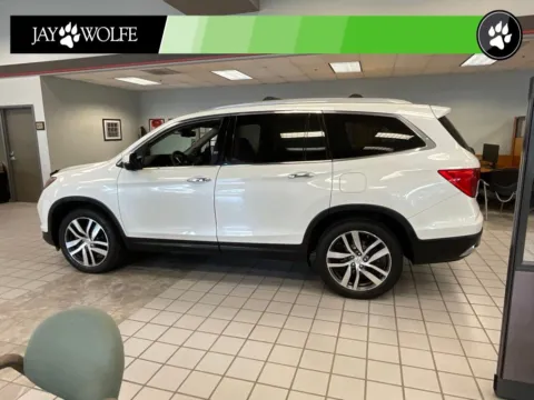 More photos of 2017 Honda Pilot Touring at Jay Wolfe Auto Outlet, MO