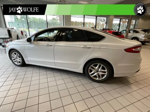 More photos of 2016 Ford Fusion SE at Jay Wolfe Auto Outlet, MO