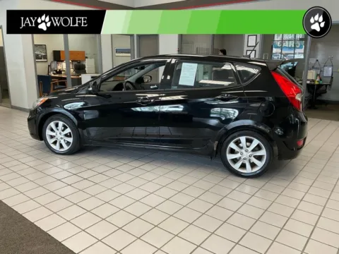 More photos of 2013 Hyundai Accent SE at Jay Wolfe Auto Outlet, MO