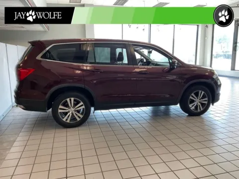 More photos of 2017 Honda Pilot EX-L at Jay Wolfe Auto Outlet, MO