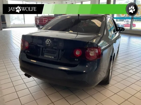 More photos of 2010 Volkswagen Jetta Limited at Jay Wolfe Auto Outlet, MO