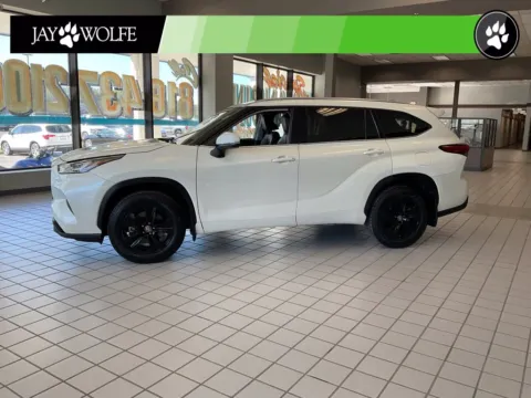 Another view of 2020 Toyota Highlander XLE for sale in Kansas City, MO at Jay Wolfe Auto Outlet