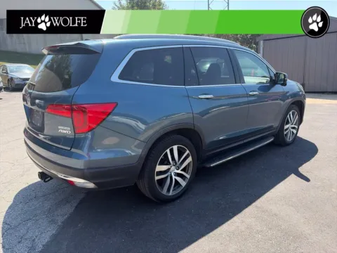 More photos of 2016 Honda Pilot Touring at Jay Wolfe Auto Outlet, MO