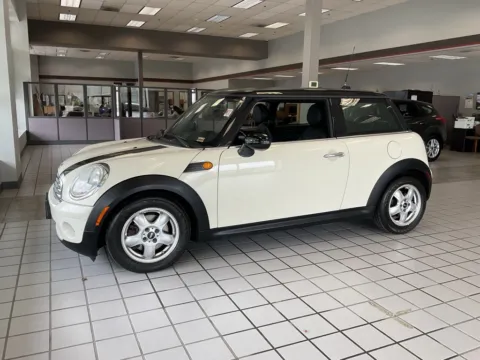 Photos of 2009 MINI Cooper for sale in Kansas City, MO at Jay Wolfe Auto Outlet