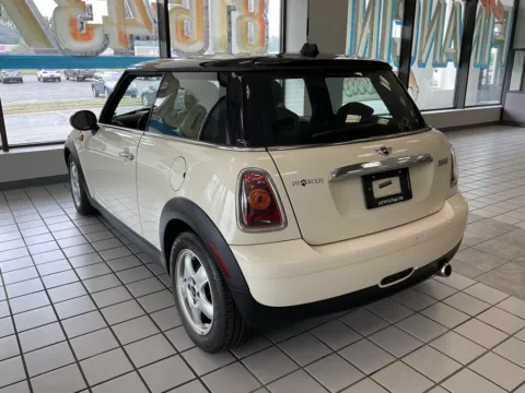 More photos of 2009 MINI Cooper at Jay Wolfe Auto Outlet, MO