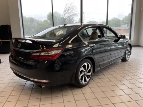 More photos of 2016 Honda Accord EX-L at Jay Wolfe Auto Outlet, MO
