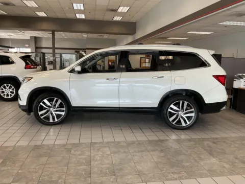 More photos of 2016 Honda Pilot Elite at Jay Wolfe Auto Outlet, MO