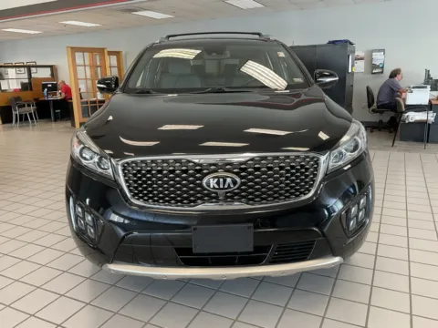 Photos of 2017 Kia Sorento SX Limited for sale in Kansas City, MO at Jay Wolfe Auto Outlet
