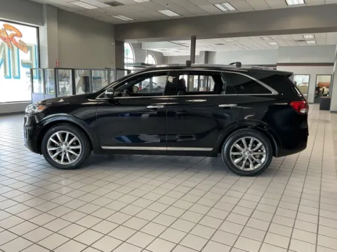 More photos of 2017 Kia Sorento SX Limited at Jay Wolfe Auto Outlet, MO
