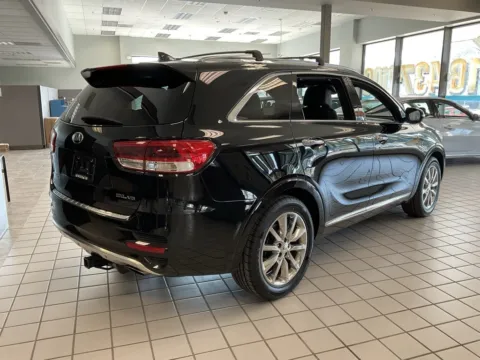 More photos of 2017 Kia Sorento SX Limited at Jay Wolfe Auto Outlet, MO