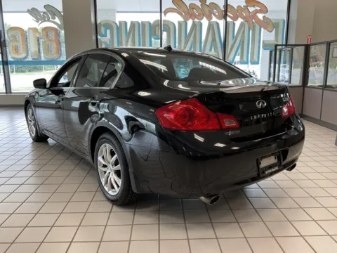 More photos of 2009 INFINITI G37 X at Jay Wolfe Auto Outlet, MO