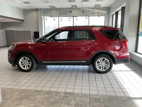 More photos of 2017 Ford Explorer XLT at Jay Wolfe Auto Outlet, MO