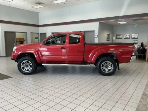 More photos of 2015 Toyota Tacoma at Jay Wolfe Auto Outlet, MO
