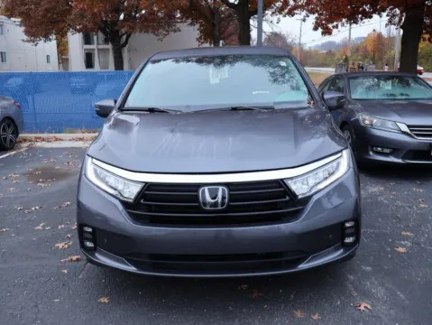 Photos of 2023 Honda Odyssey Touring for sale in Kansas City, MO at Jay Wolfe Honda