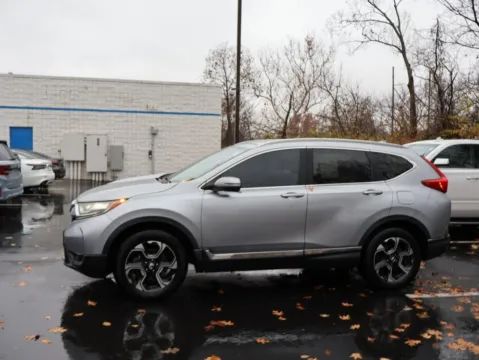 More photos of 2017 Honda CR-V Touring at Jay Wolfe Honda, MO