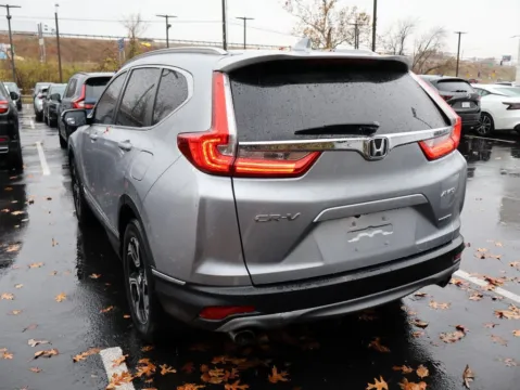 More photos of 2017 Honda CR-V Touring at Jay Wolfe Honda, MO